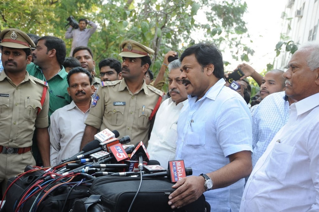 Celebs Condolences to Nandamuri Janakiram Photos - 84 / 351 photos