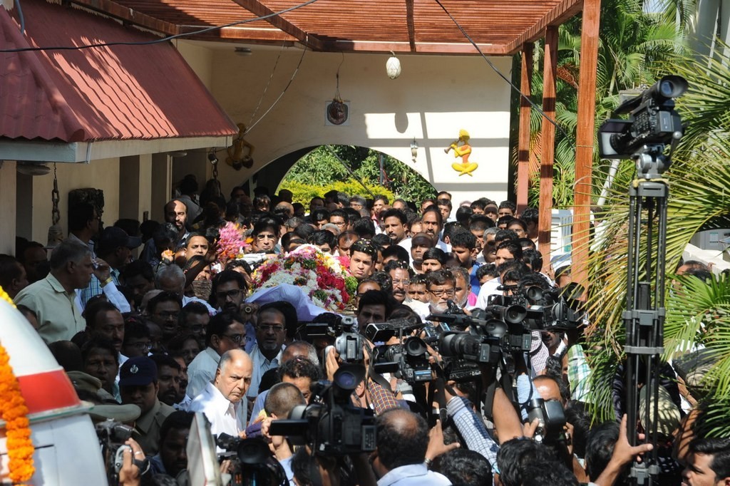 Celebs Condolences to Nandamuri Janakiram Photos - 94 / 351 photos