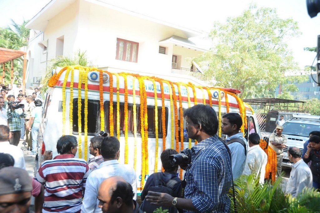 Celebs Condolences to Nandamuri Janakiram Photos - 97 / 351 photos