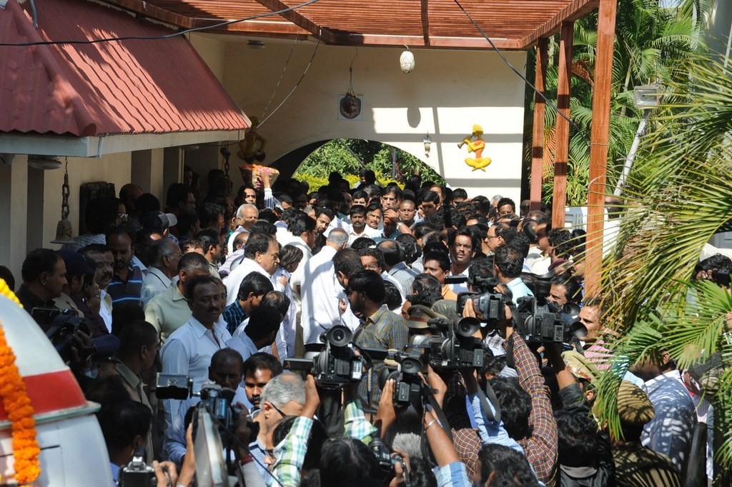 Celebs Condolences to Nandamuri Janakiram Photos - 116 / 351 photos