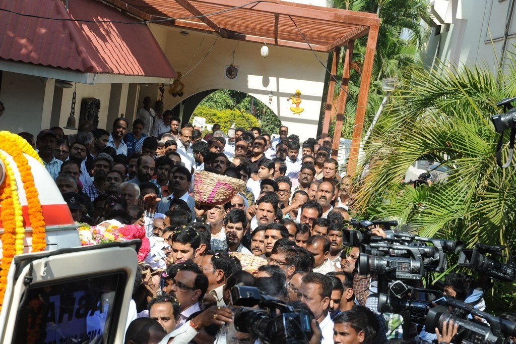 Celebs Condolences to Nandamuri Janakiram Photos - 120 / 351 photos
