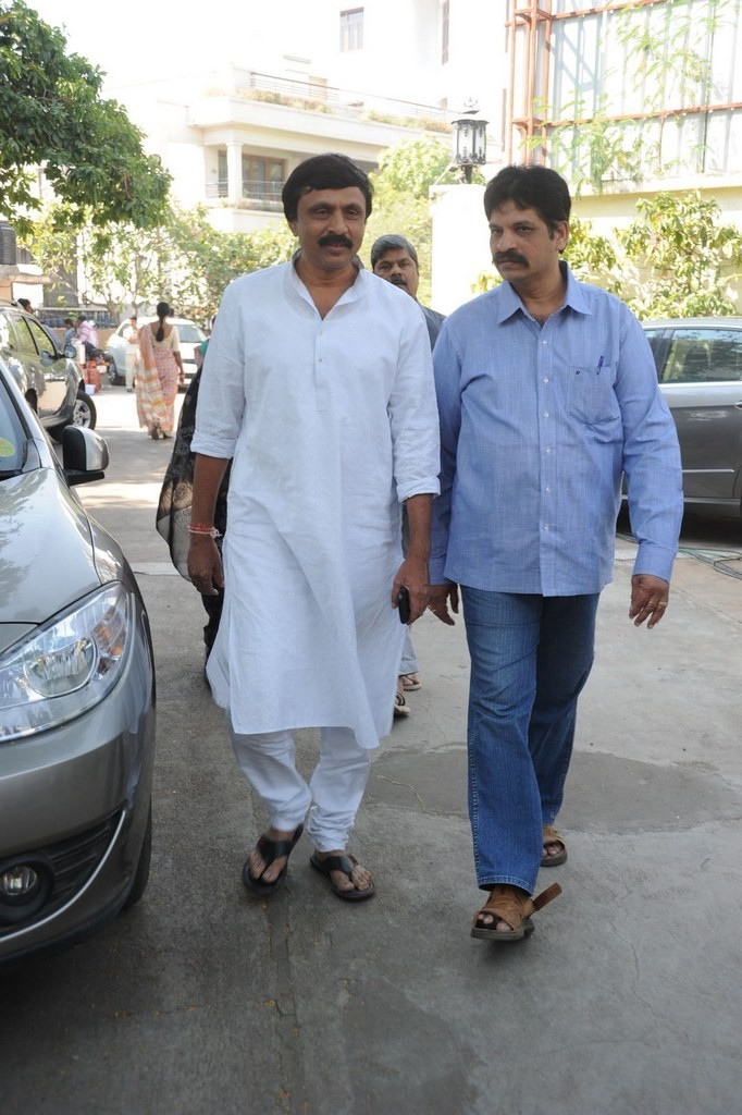 Celebs Condolences to Nandamuri Janakiram Photos - 129 / 351 photos