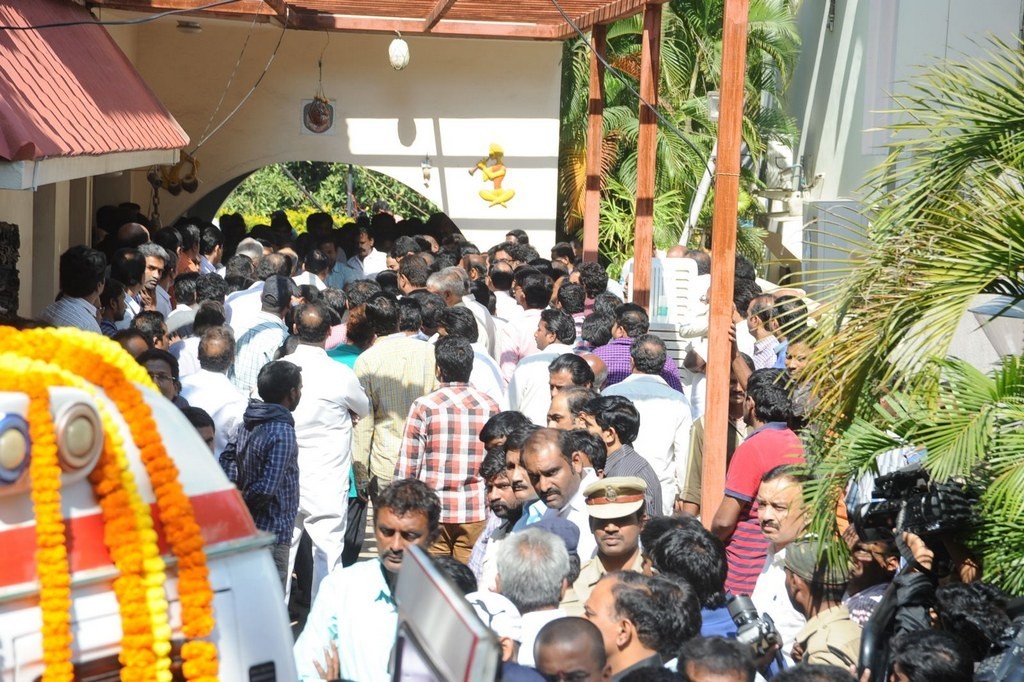 Celebs Condolences to Nandamuri Janakiram Photos - 130 / 351 photos