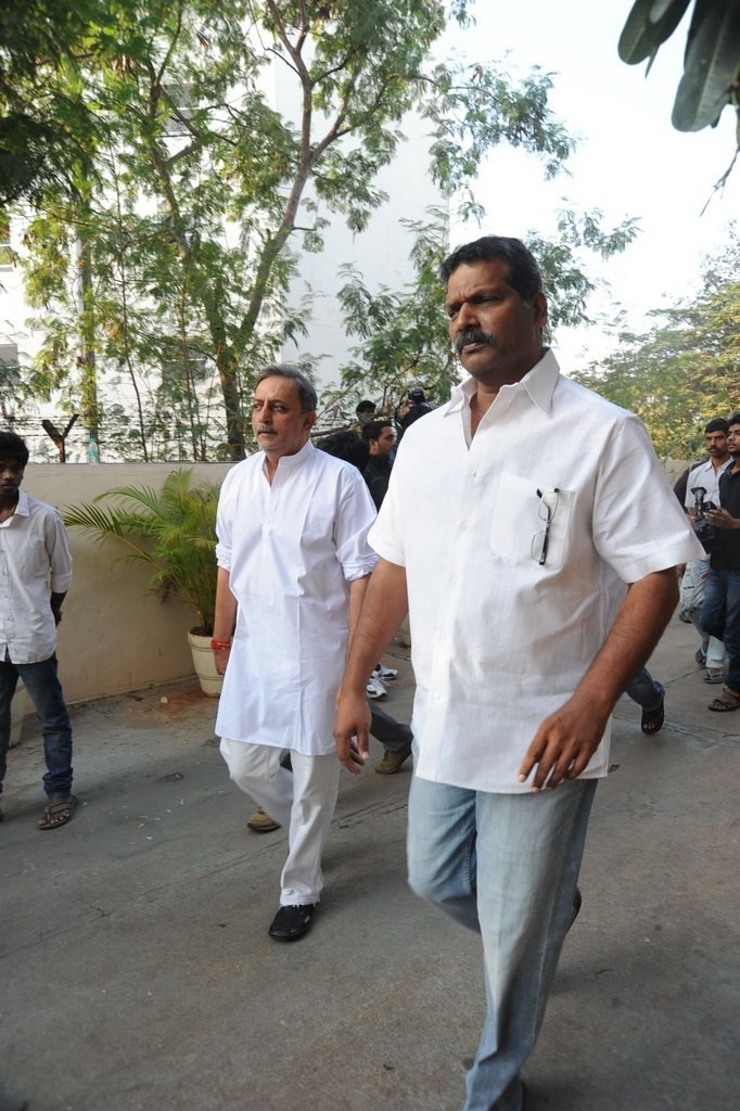 Celebs Condolences to Nandamuri Janakiram Photos - 134 / 351 photos