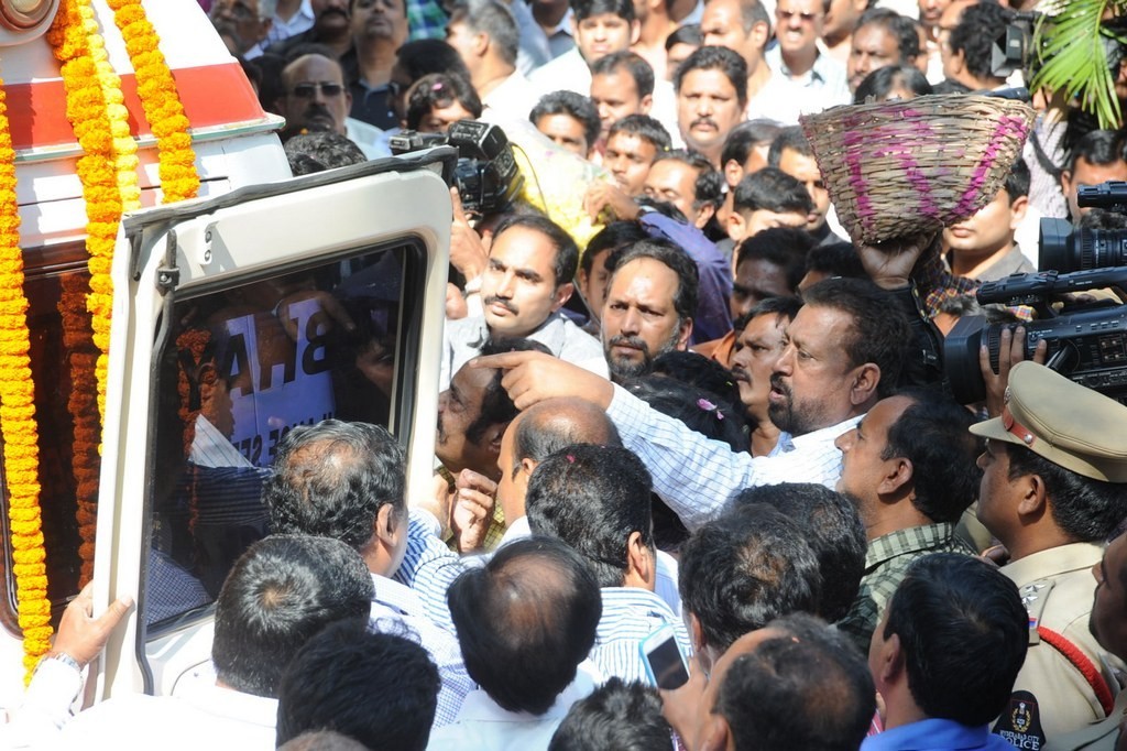 Celebs Condolences to Nandamuri Janakiram Photos - 135 / 351 photos