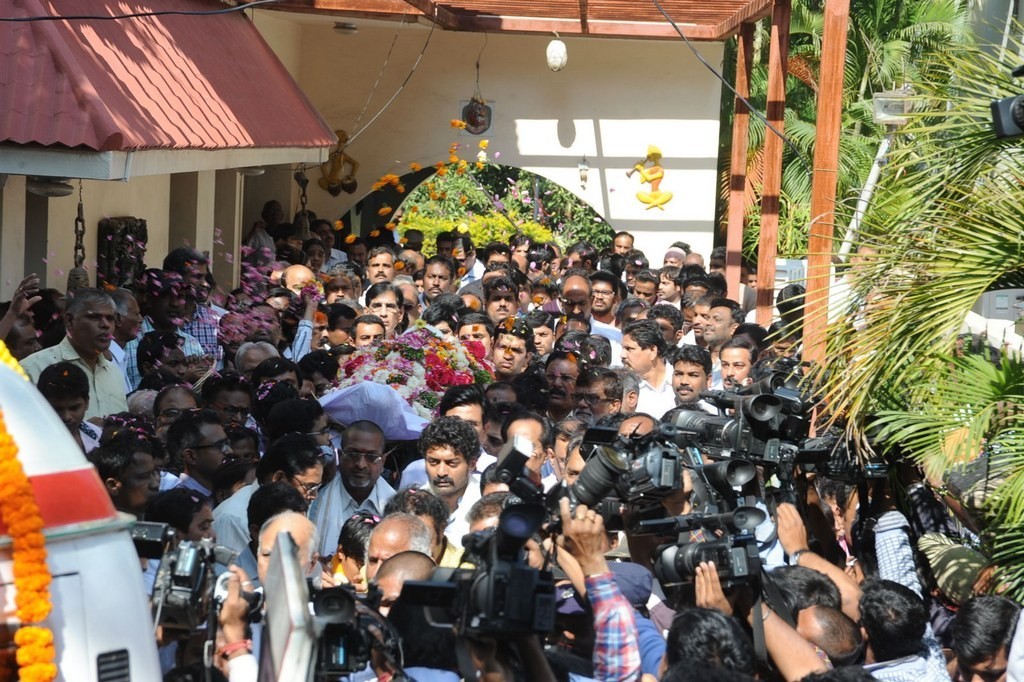 Celebs Condolences to Nandamuri Janakiram Photos - 138 / 351 photos