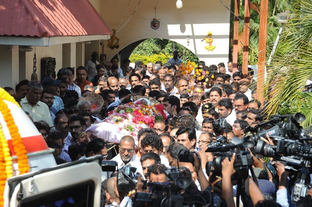Celebs Condolences to Nandamuri Janakiram Photos - 140 / 351 photos