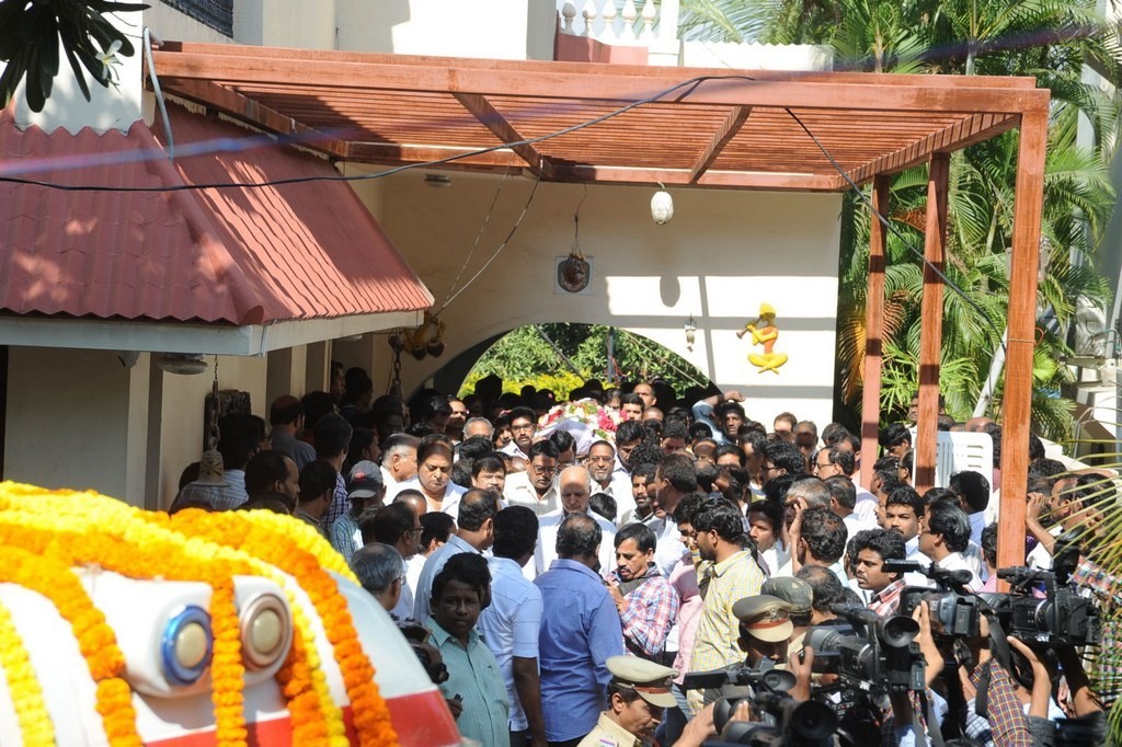 Celebs Condolences to Nandamuri Janakiram Photos - 159 / 351 photos