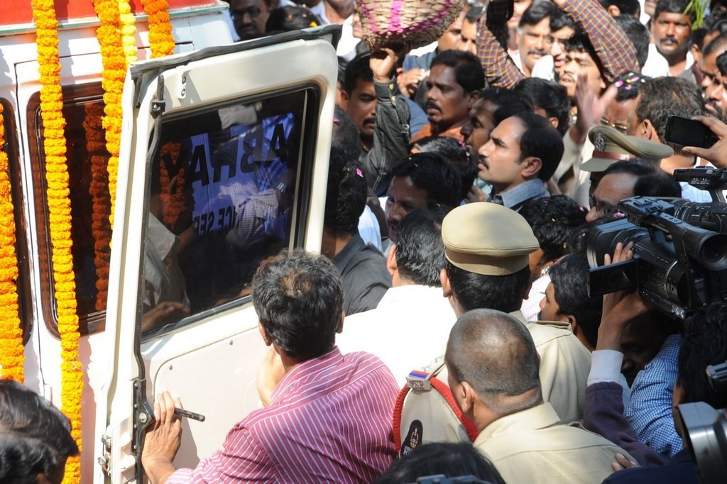 Celebs Condolences to Nandamuri Janakiram Photos - 162 / 351 photos