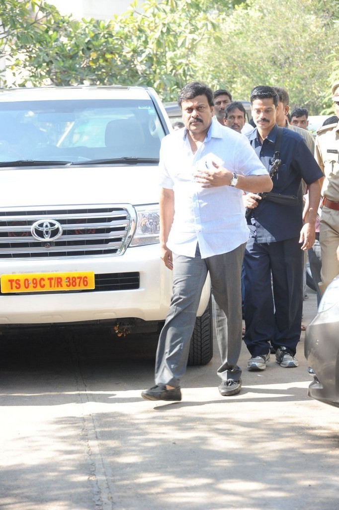 Celebs Condolences to Nandamuri Janakiram Photos - 164 / 351 photos