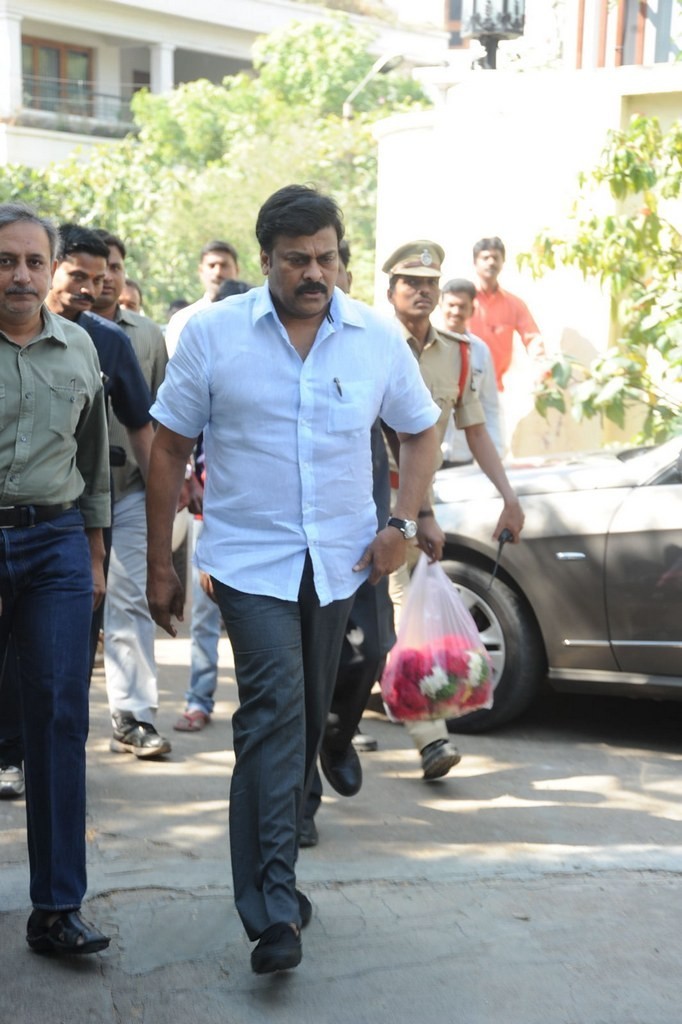 Celebs Condolences to Nandamuri Janakiram Photos - 167 / 351 photos