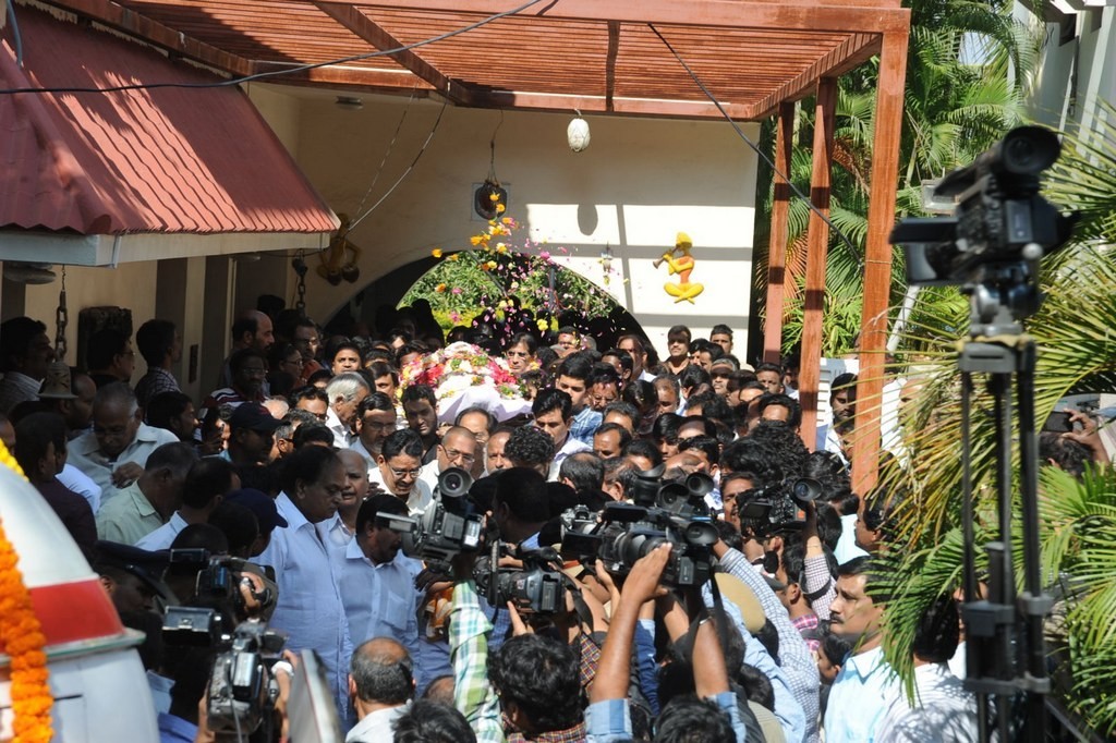 Celebs Condolences to Nandamuri Janakiram Photos - 190 / 351 photos