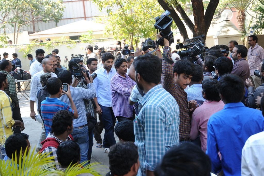 Celebs Condolences to Nandamuri Janakiram Photos - 197 / 351 photos