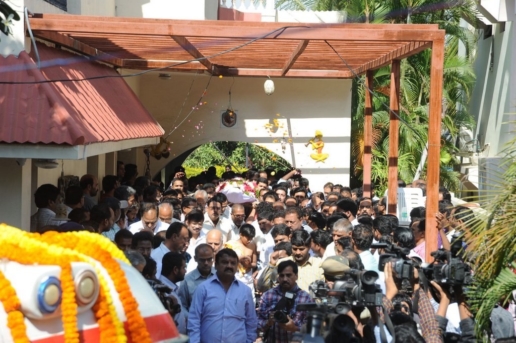 Celebs Condolences to Nandamuri Janakiram Photos - 207 / 351 photos