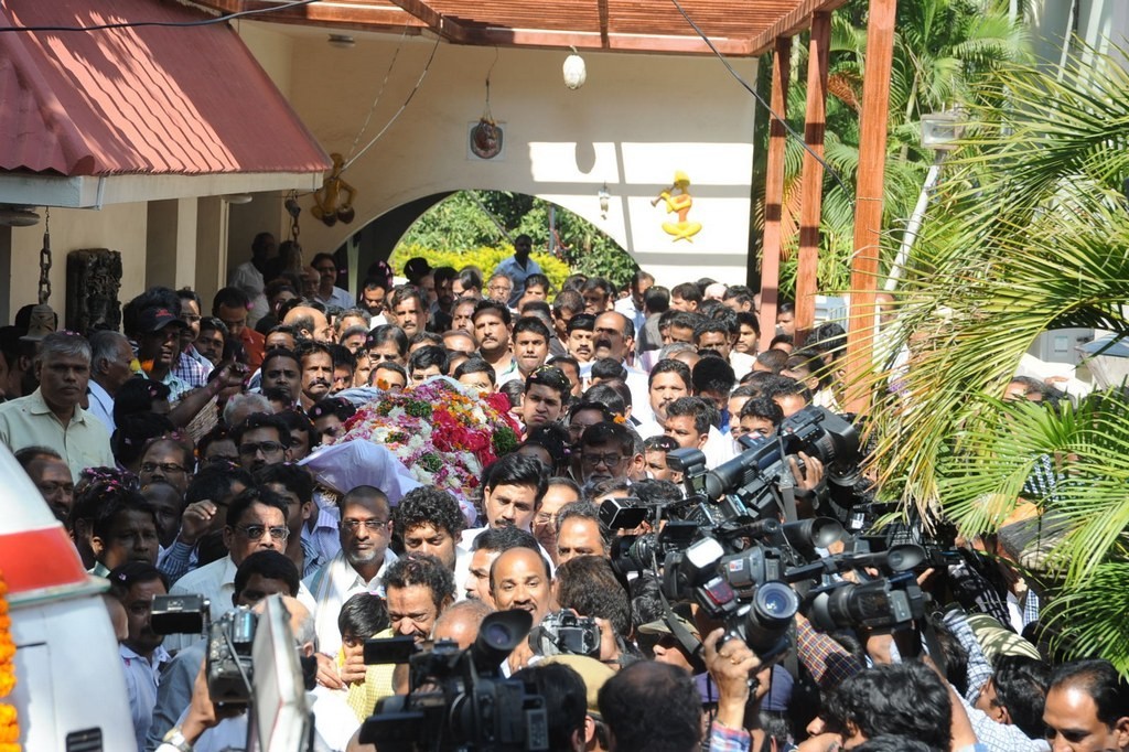 Celebs Condolences to Nandamuri Janakiram Photos - 209 / 351 photos