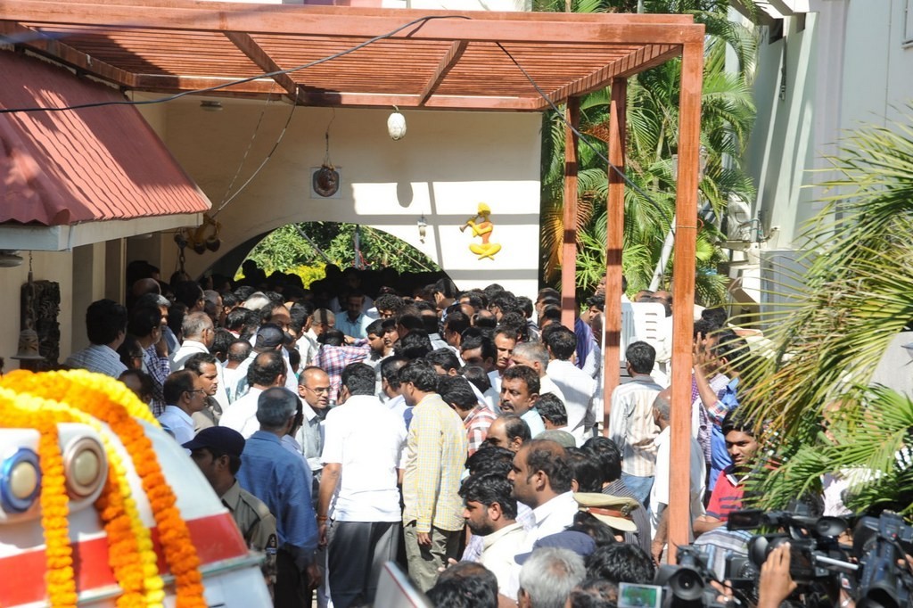 Celebs Condolences to Nandamuri Janakiram Photos - 213 / 351 photos