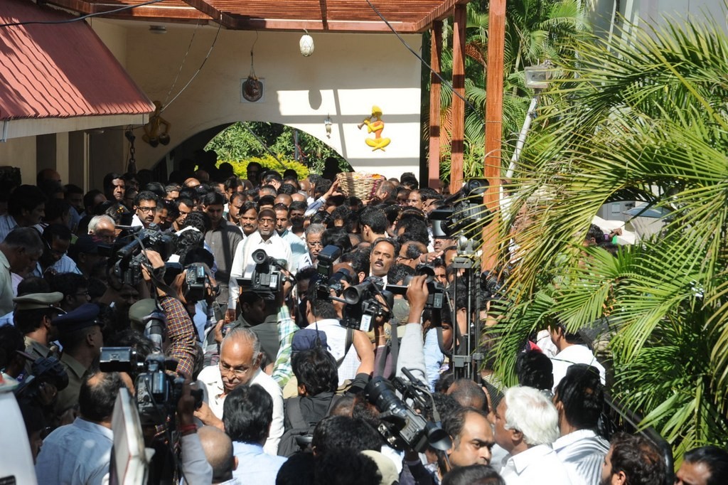 Celebs Condolences to Nandamuri Janakiram Photos - 218 / 351 photos