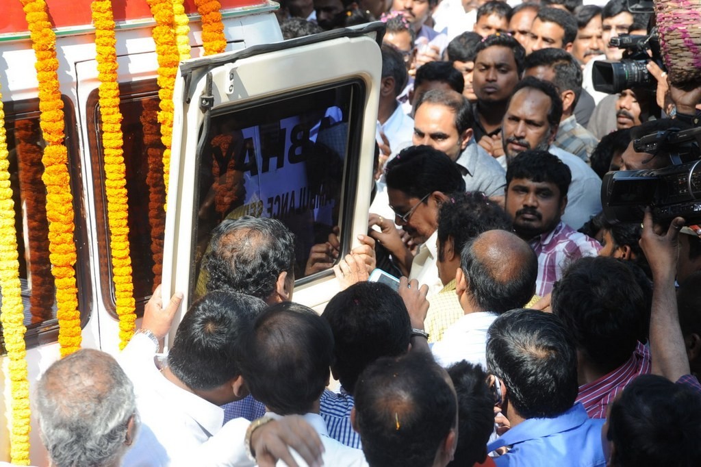 Celebs Condolences to Nandamuri Janakiram Photos - 219 / 351 photos