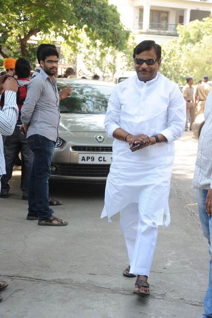 Celebs Condolences to Nandamuri Janakiram Photos - 237 / 351 photos