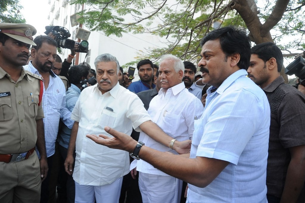 Celebs Condolences to Nandamuri Janakiram Photos - 243 / 351 photos