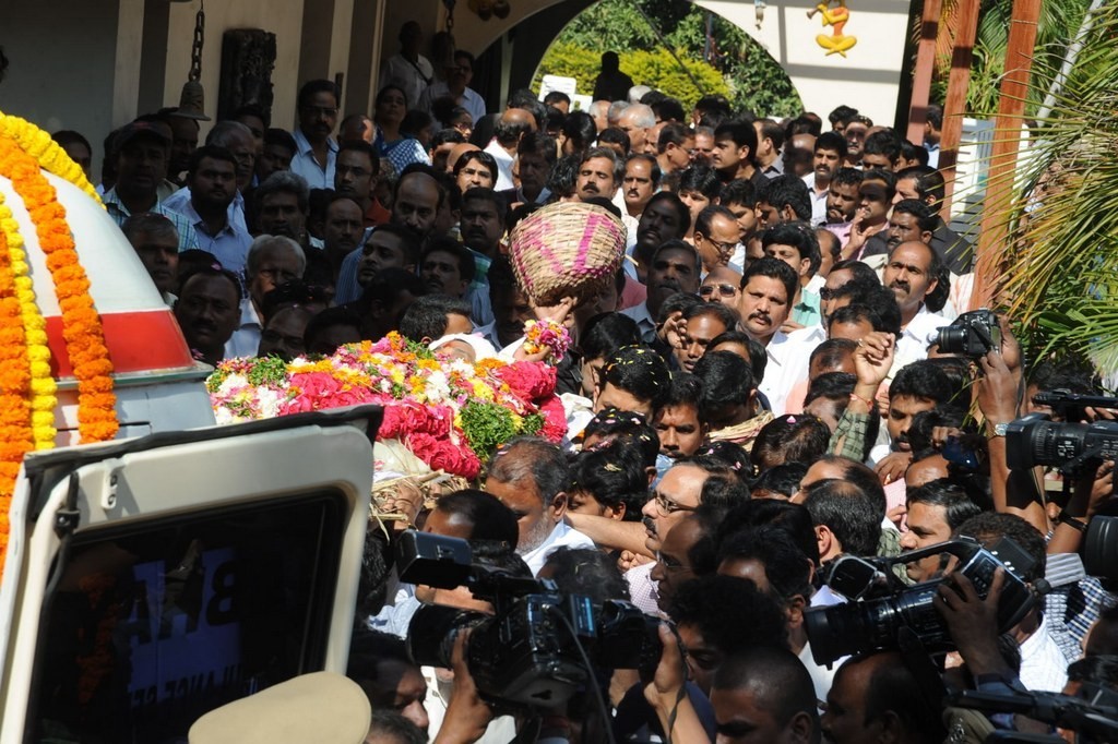 Celebs Condolences to Nandamuri Janakiram Photos - 247 / 351 photos