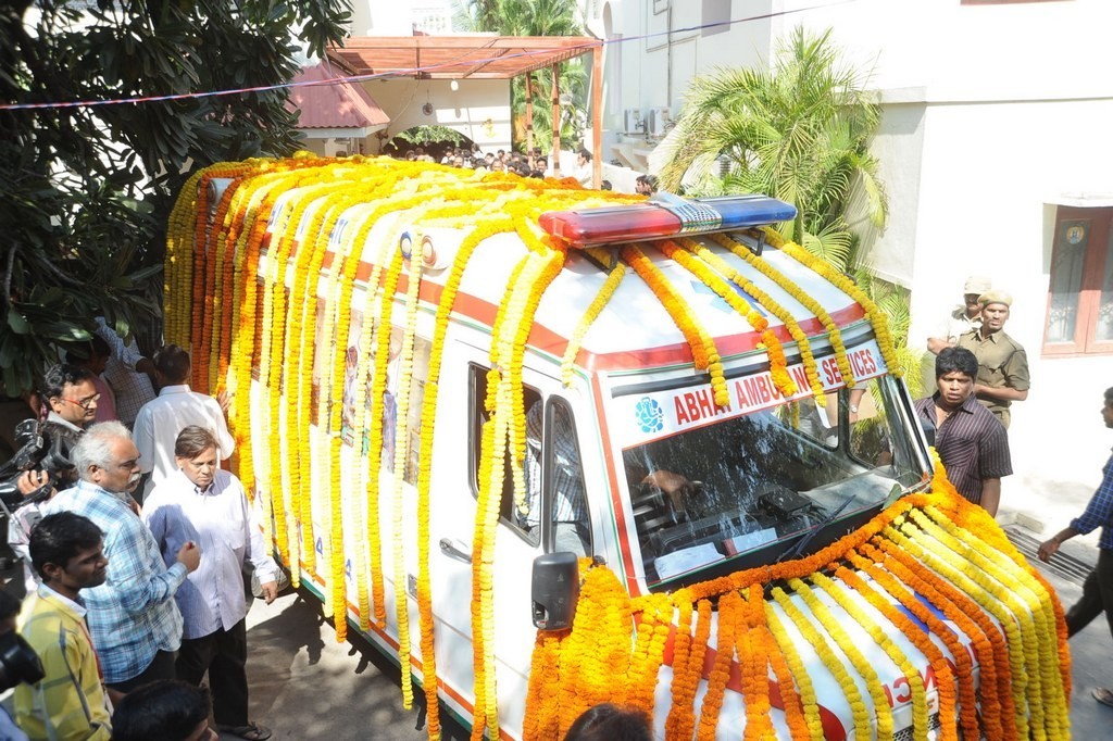 Celebs Condolences to Nandamuri Janakiram Photos - 280 / 351 photos