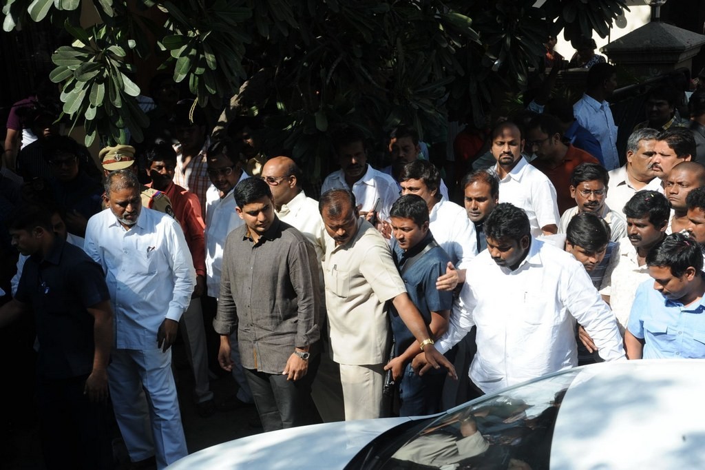 Celebs Condolences to Nandamuri Janakiram Photos - 281 / 351 photos