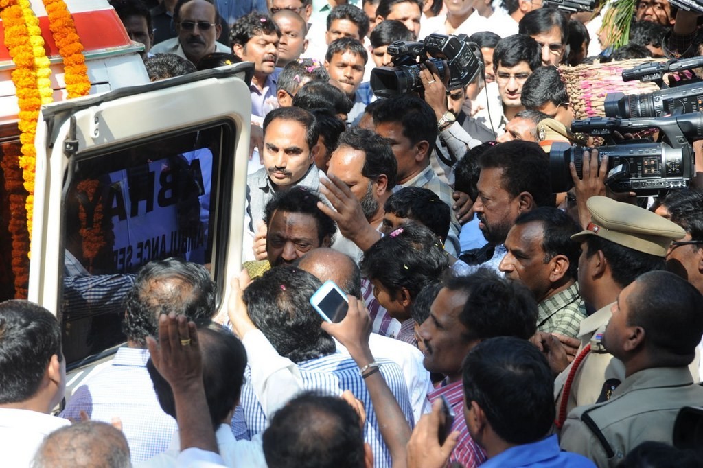 Celebs Condolences to Nandamuri Janakiram Photos - 287 / 351 photos