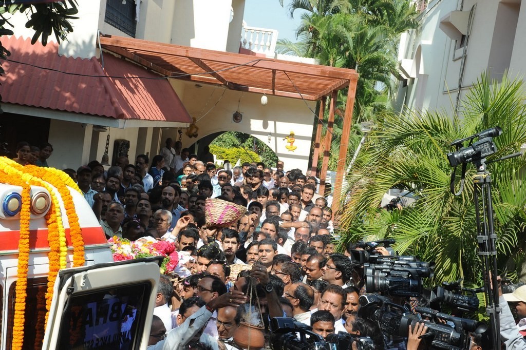 Celebs Condolences to Nandamuri Janakiram Photos - 293 / 351 photos