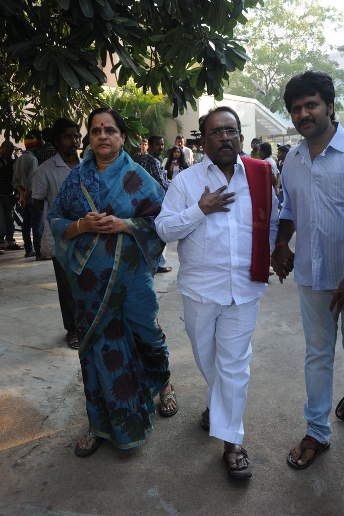 Celebs Condolences to Nandamuri Janakiram Photos - 301 / 351 photos