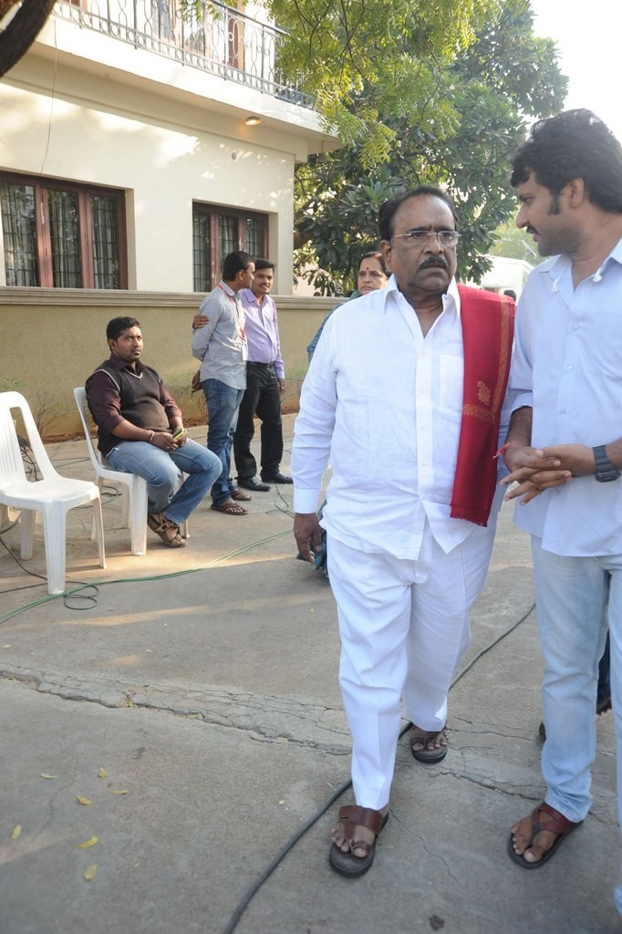 Celebs Condolences to Nandamuri Janakiram Photos - 333 / 351 photos