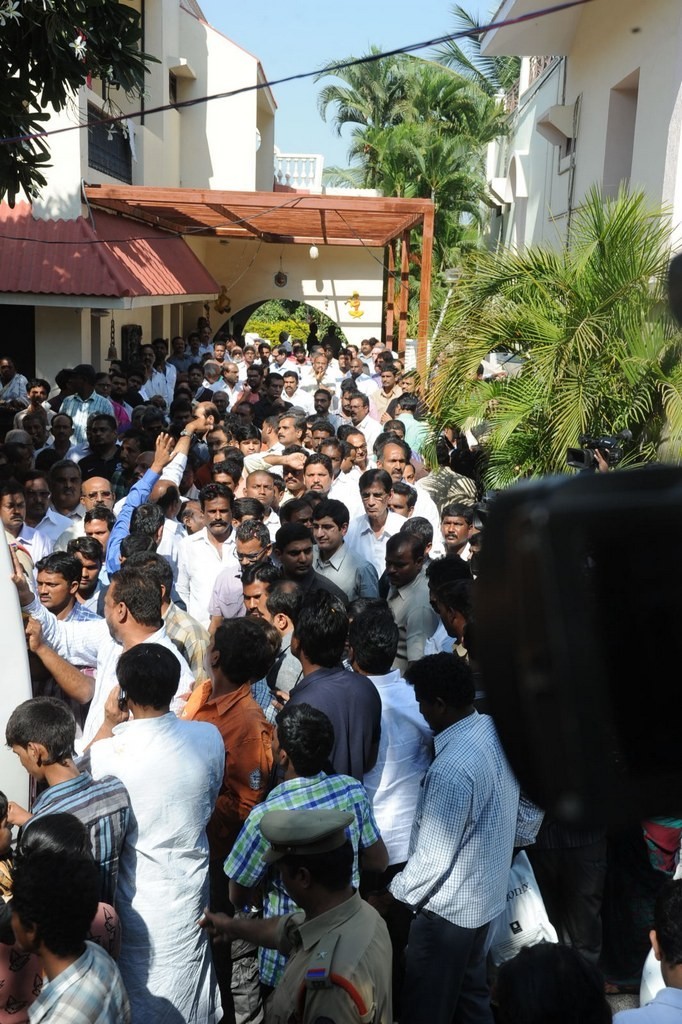 Celebs Condolences to Nandamuri Janakiram Photos - 335 / 351 photos