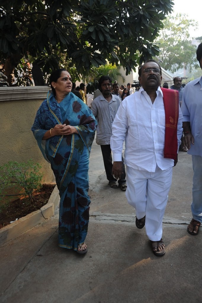 Celebs Condolences to Nandamuri Janakiram Photos - 341 / 351 photos