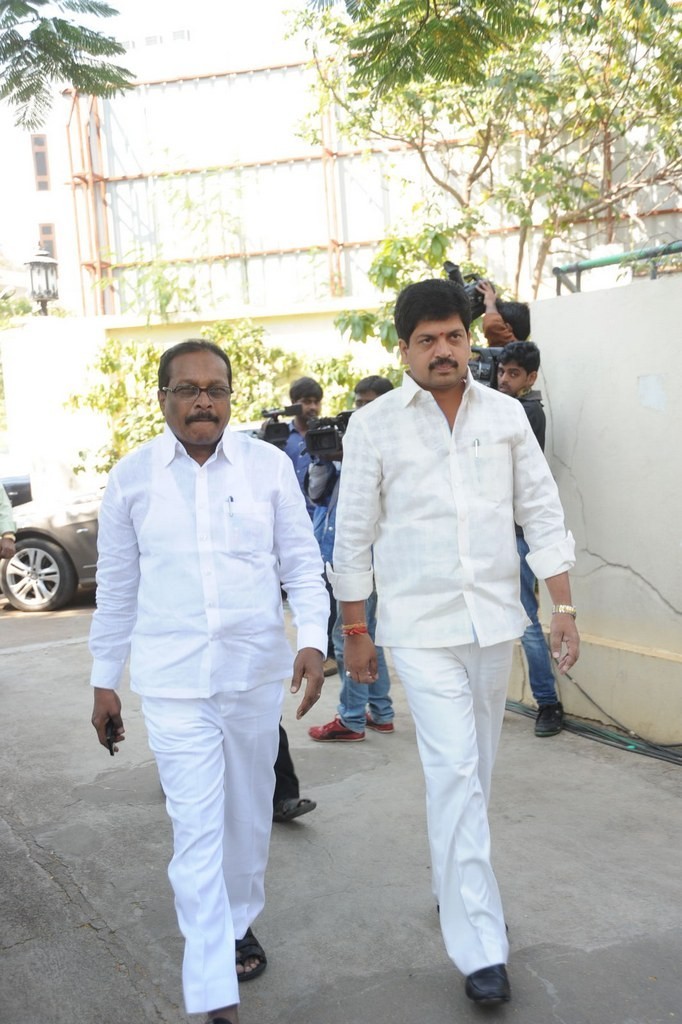 Celebs Condolences to Nandamuri Janakiram Photos - 343 / 351 photos