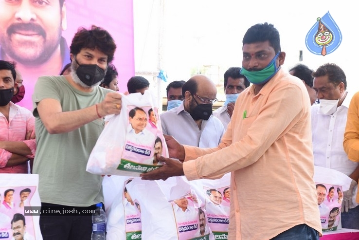 Celebs Distributes Grocery Kits - 27 / 39 photos