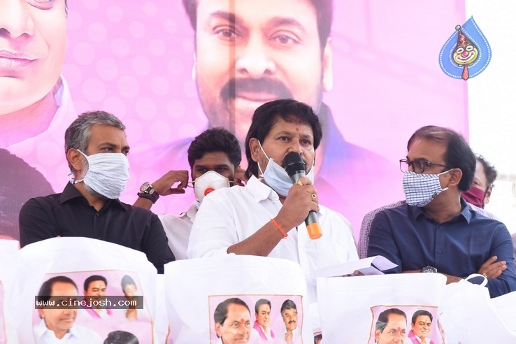 Celebs Distributes Grocery Kits - 29 / 39 photos