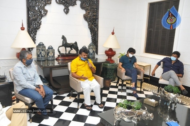 Celebs Meeting At Chiru Residence - 5 / 6 photos