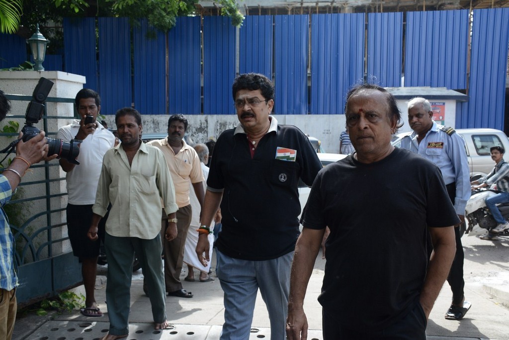 Celebs Pay Homage to K Balachander Son - 73 / 122 photos