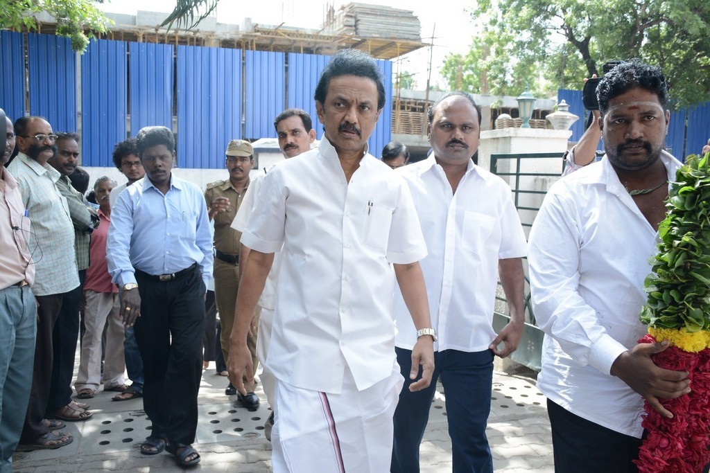 Celebs Pay Homage to K Balachander Son - 77 / 122 photos