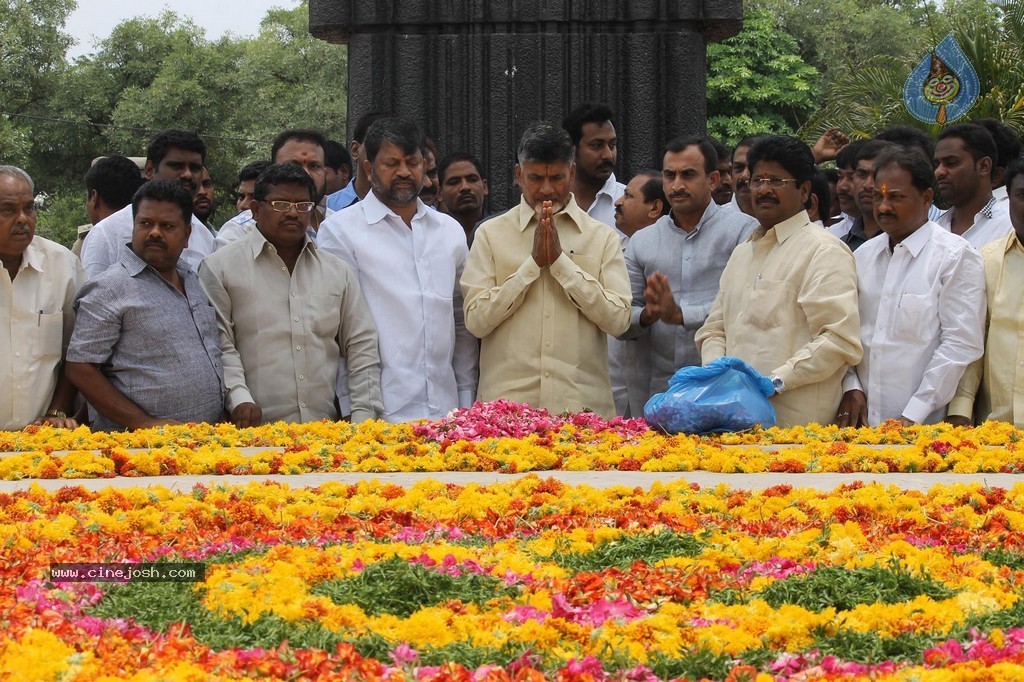 Chandrababu Naidu at NTR Ghat - 3 / 15 photos