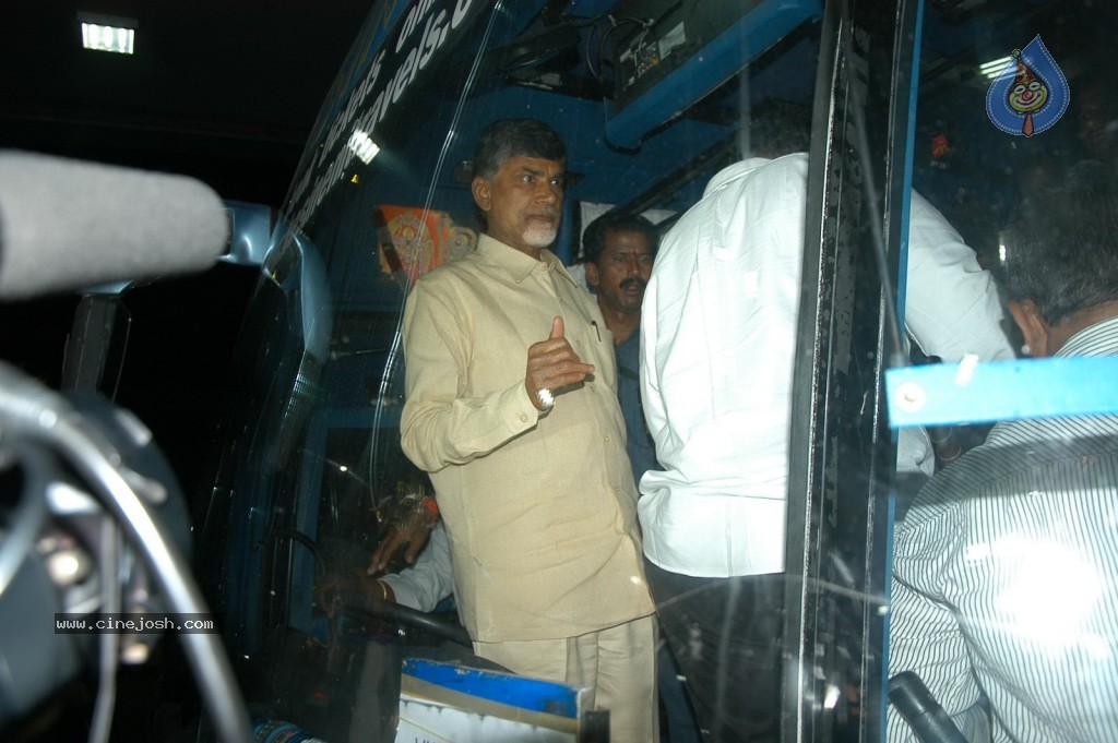 TDP Chandrababu Naidu at Shamshabad Airport - 3 / 56 photos