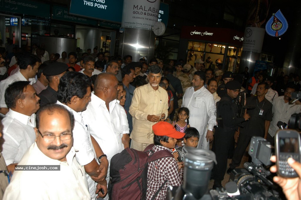 TDP Chandrababu Naidu at Shamshabad Airport - 29 / 56 photos