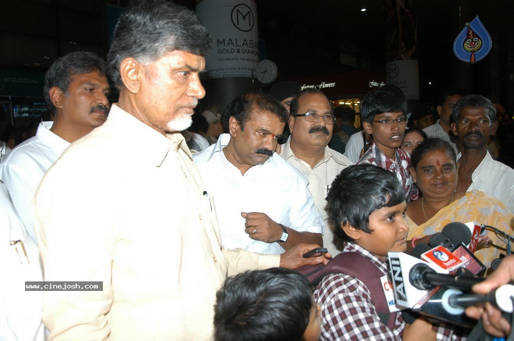 TDP Chandrababu Naidu at Shamshabad Airport - 30 / 56 photos