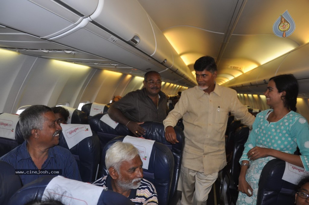 TDP Chandrababu Naidu at Shamshabad Airport - 33 / 56 photos