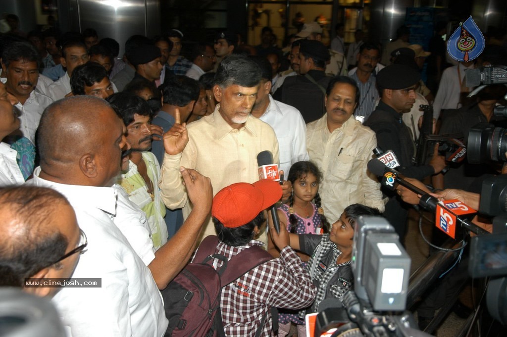 TDP Chandrababu Naidu at Shamshabad Airport - 34 / 56 photos