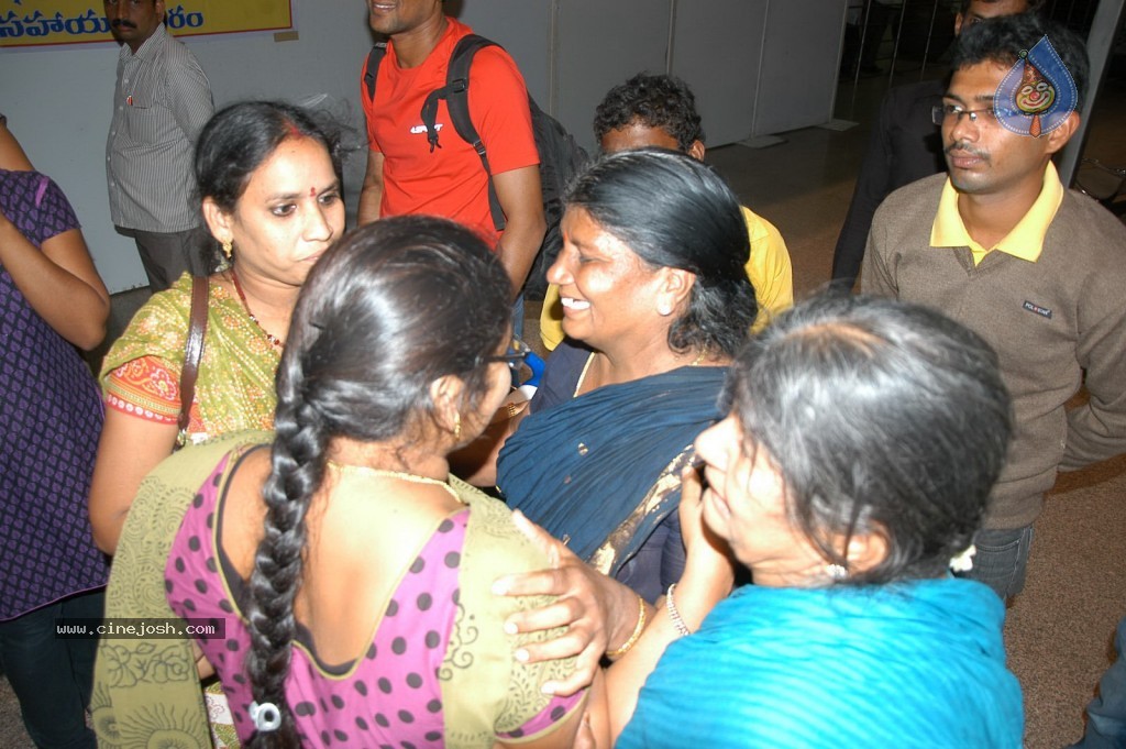 TDP Chandrababu Naidu at Shamshabad Airport - 38 / 56 photos
