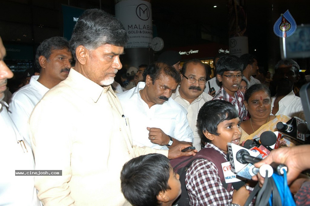 TDP Chandrababu Naidu at Shamshabad Airport - 42 / 56 photos