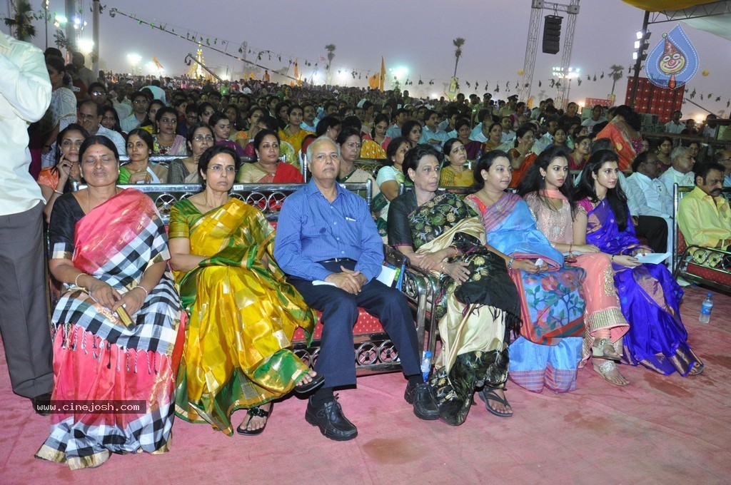 Chandrababu Naidu Sworn in as Andhra Pradesh CM - 73 / 150 photos