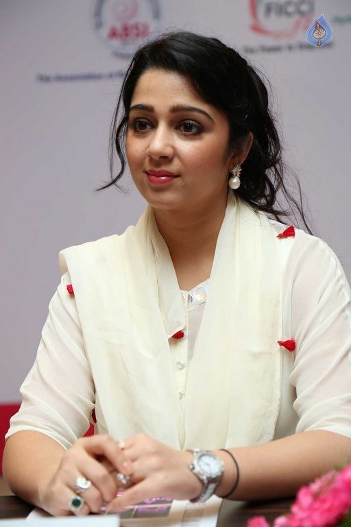 Charmme at Pink Ribbon Campaign 2015 Event - 34 / 42 photos