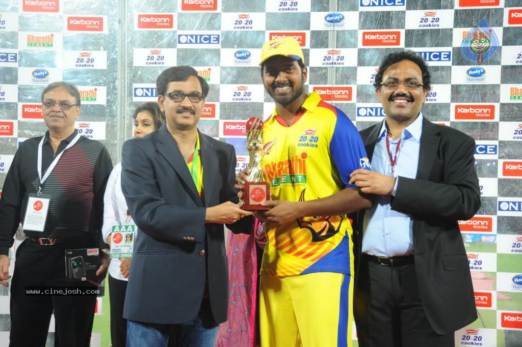 Chennai Rhinos vs Karnataka Bulldozers Final Match Cup Photos - 4 / 56 photos
